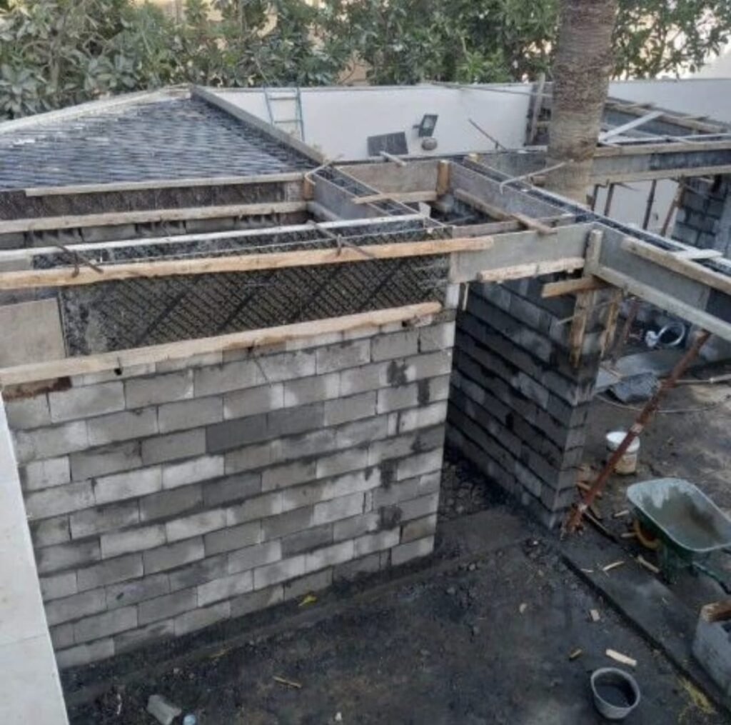 مقاول بناء ملاحق