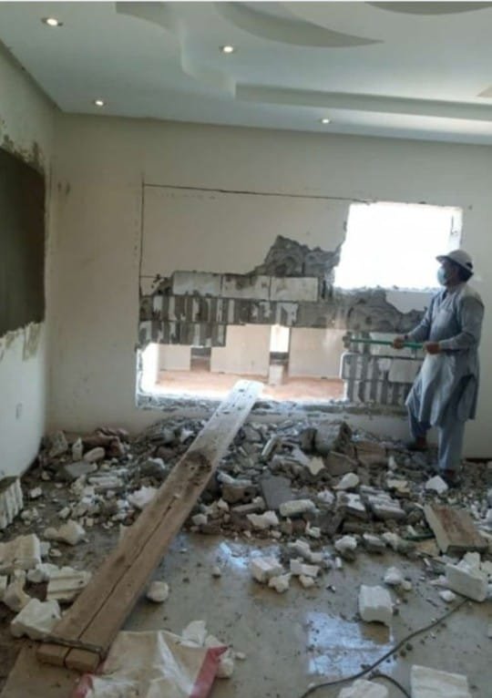 تكسير جدران