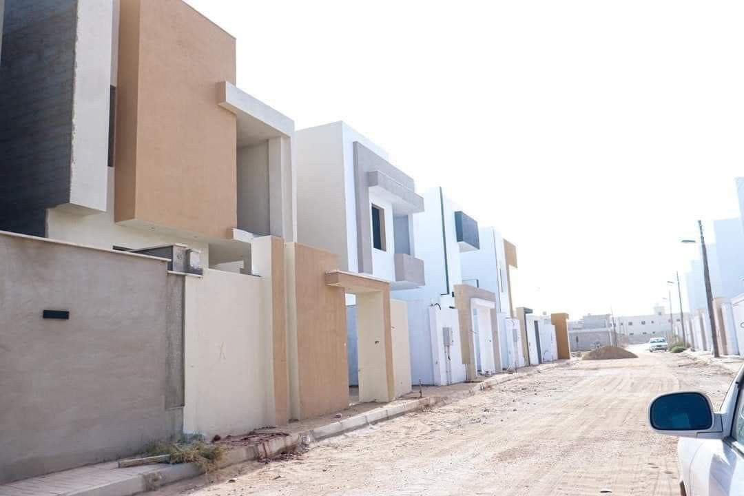 مقاول بناء ملاحق